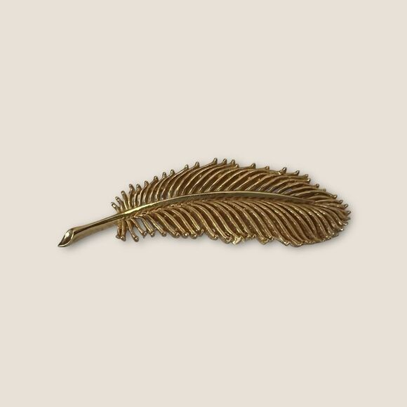 Large Gold tone feather brooch - Picture 2 of 6